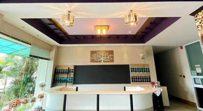 Creston Grand Hotel Suphan Buri Buitenkant foto