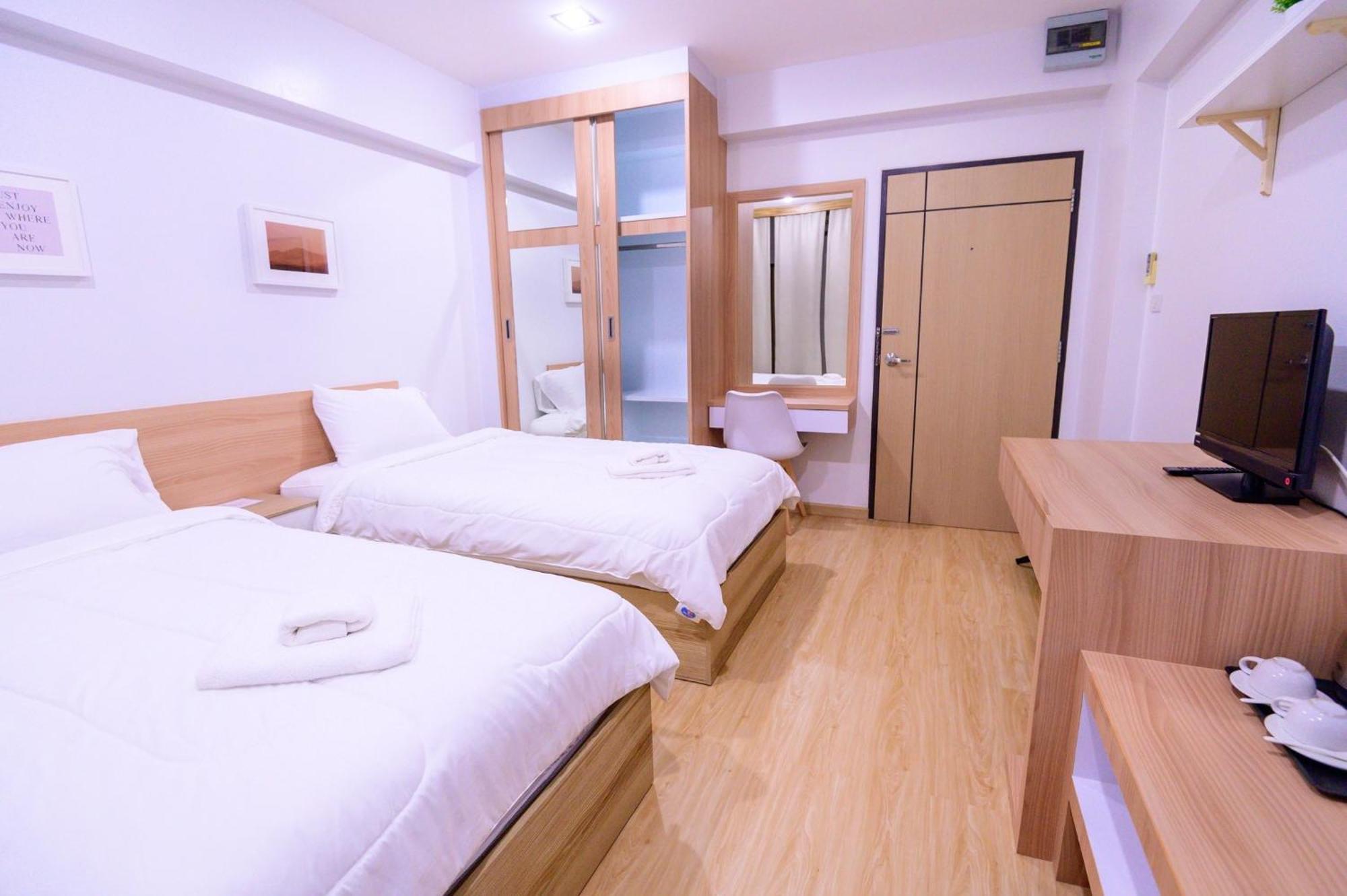 Creston Grand Hotel Suphan Buri Buitenkant foto