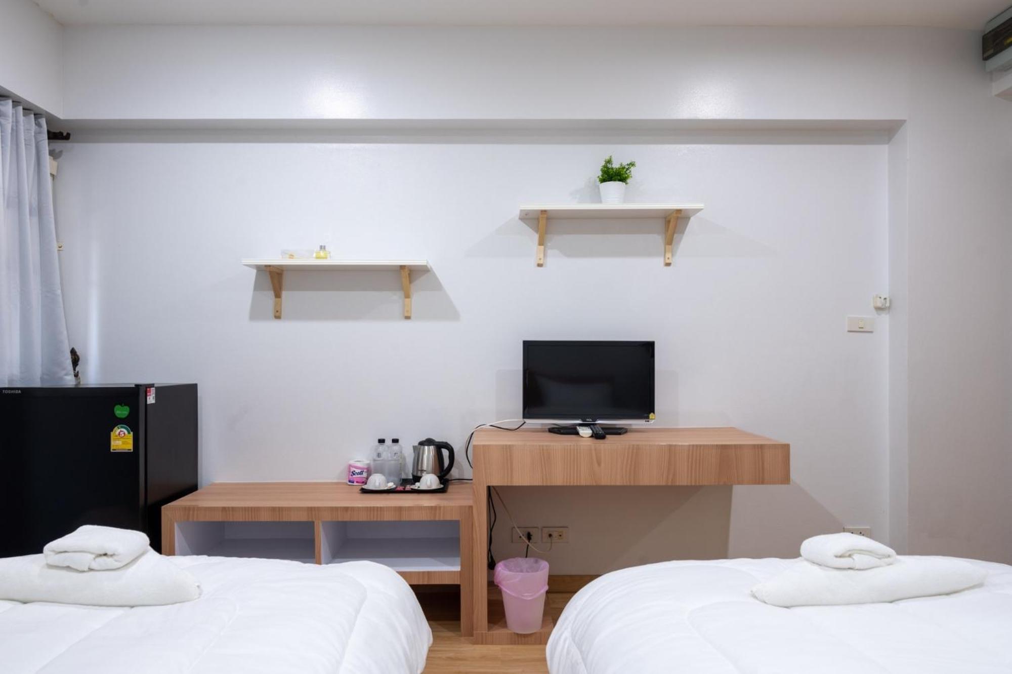 Creston Grand Hotel Suphan Buri Buitenkant foto