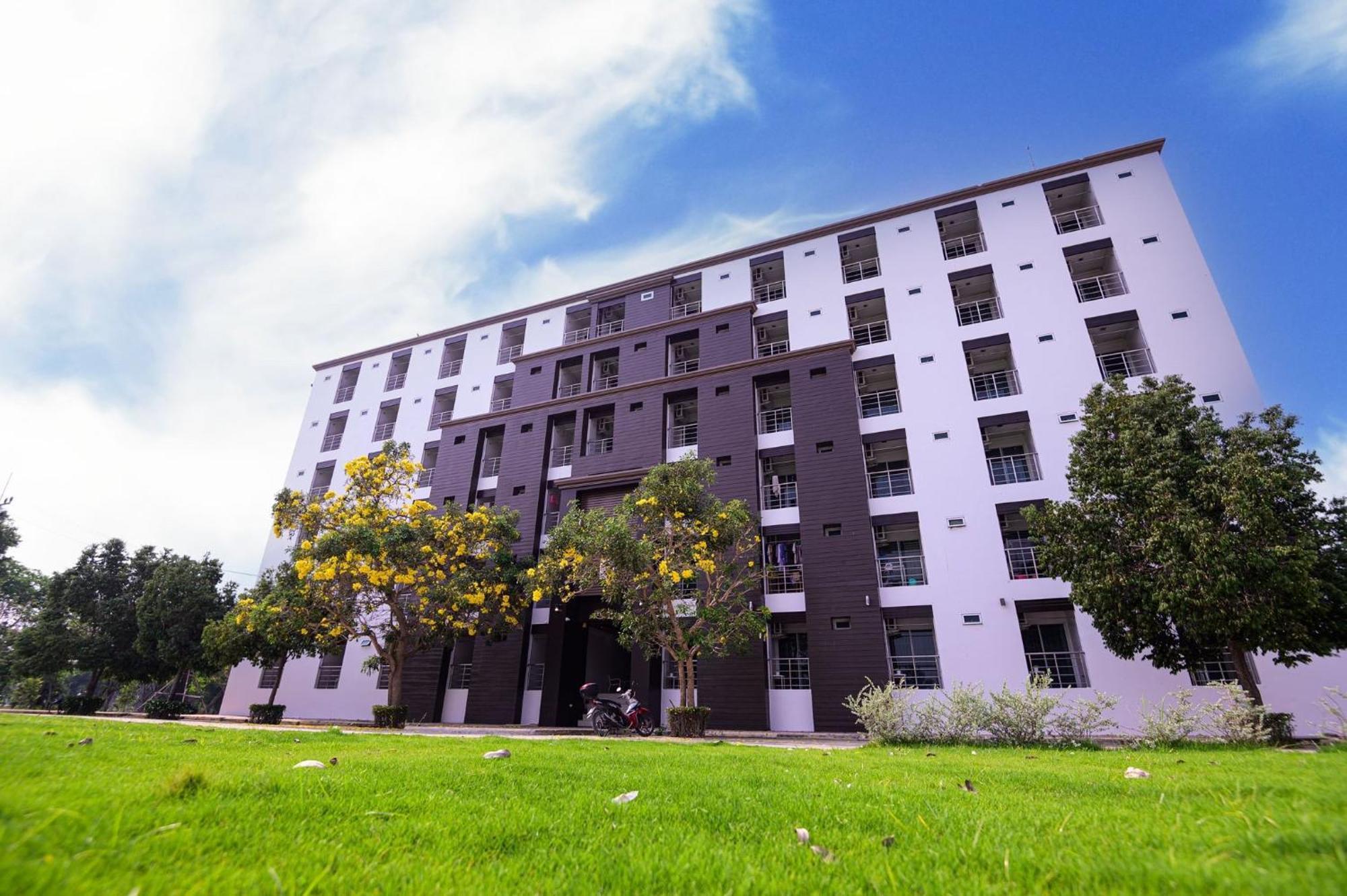 Creston Grand Hotel Suphan Buri Buitenkant foto