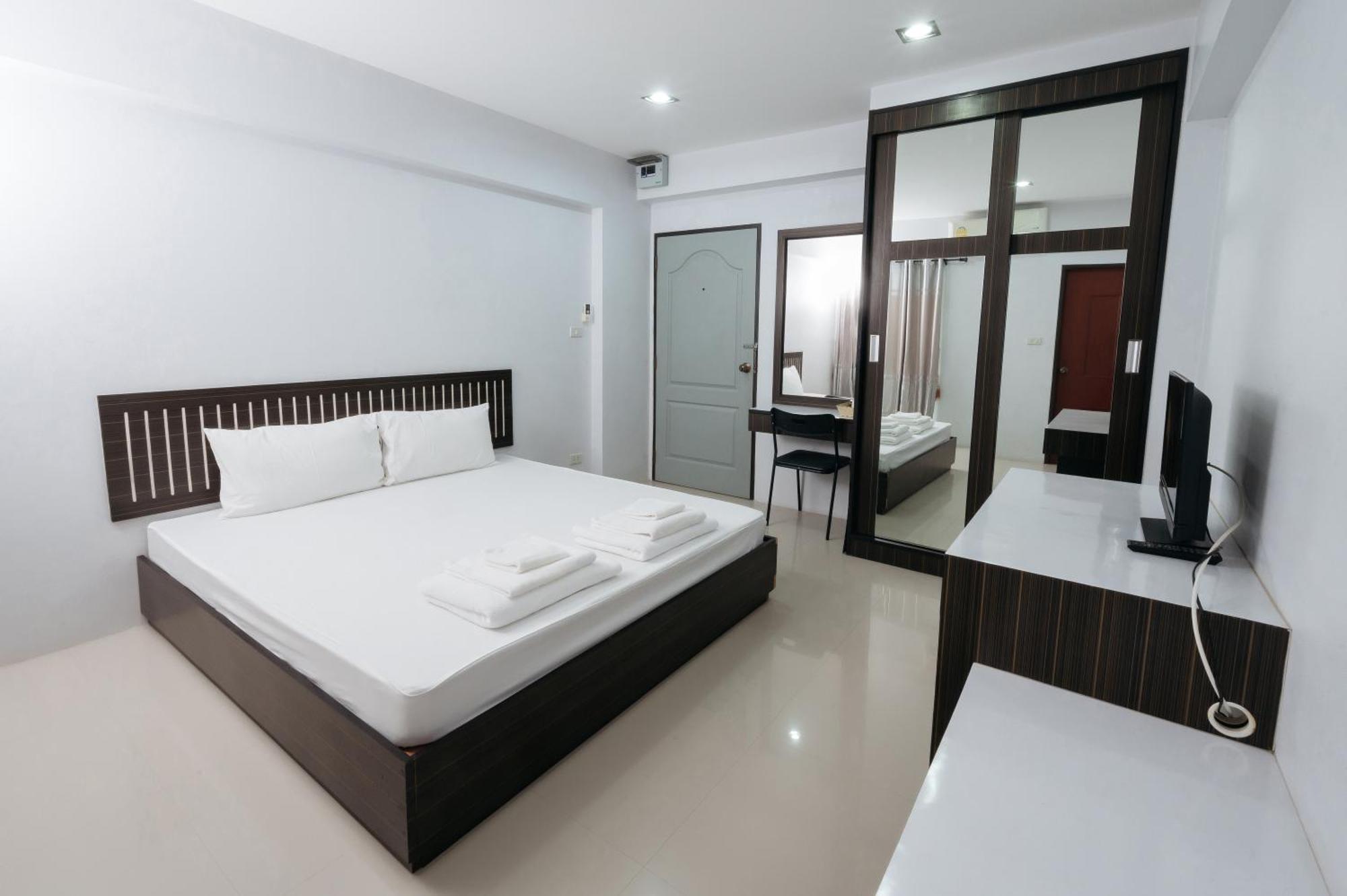 Creston Grand Hotel Suphan Buri Buitenkant foto