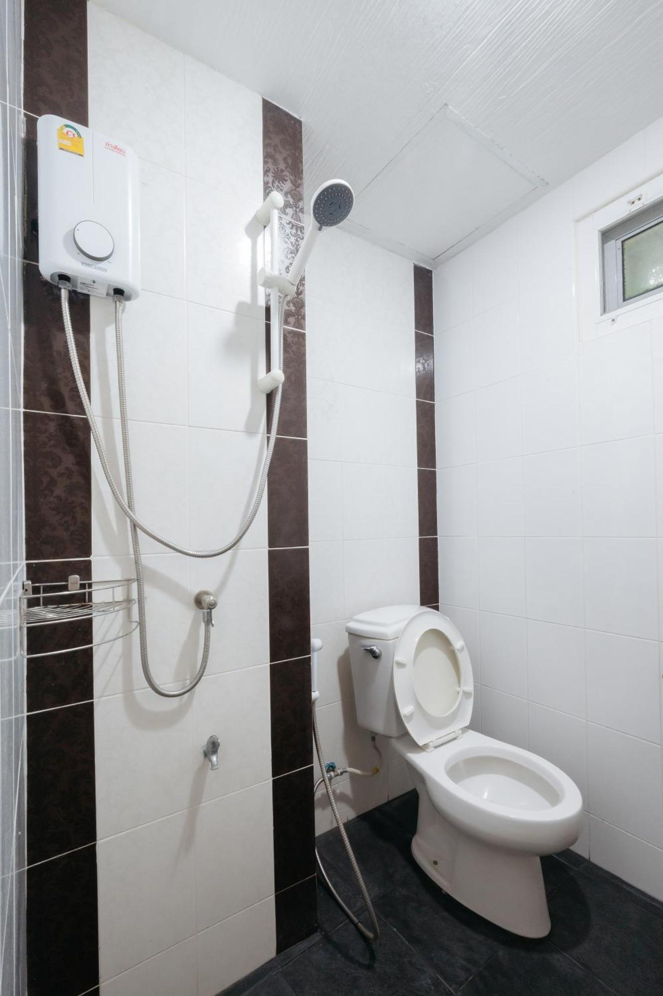 Creston Grand Hotel Suphan Buri Buitenkant foto