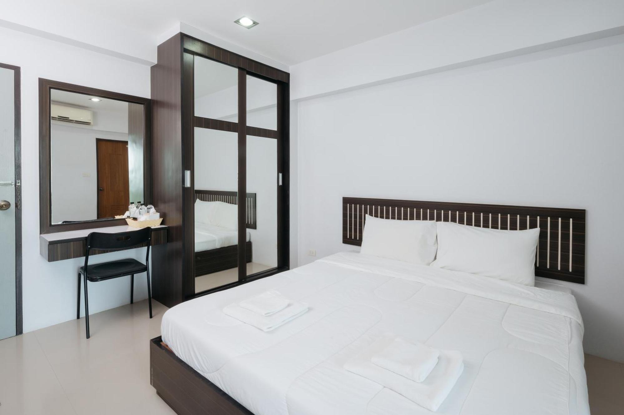 Creston Grand Hotel Suphan Buri Buitenkant foto