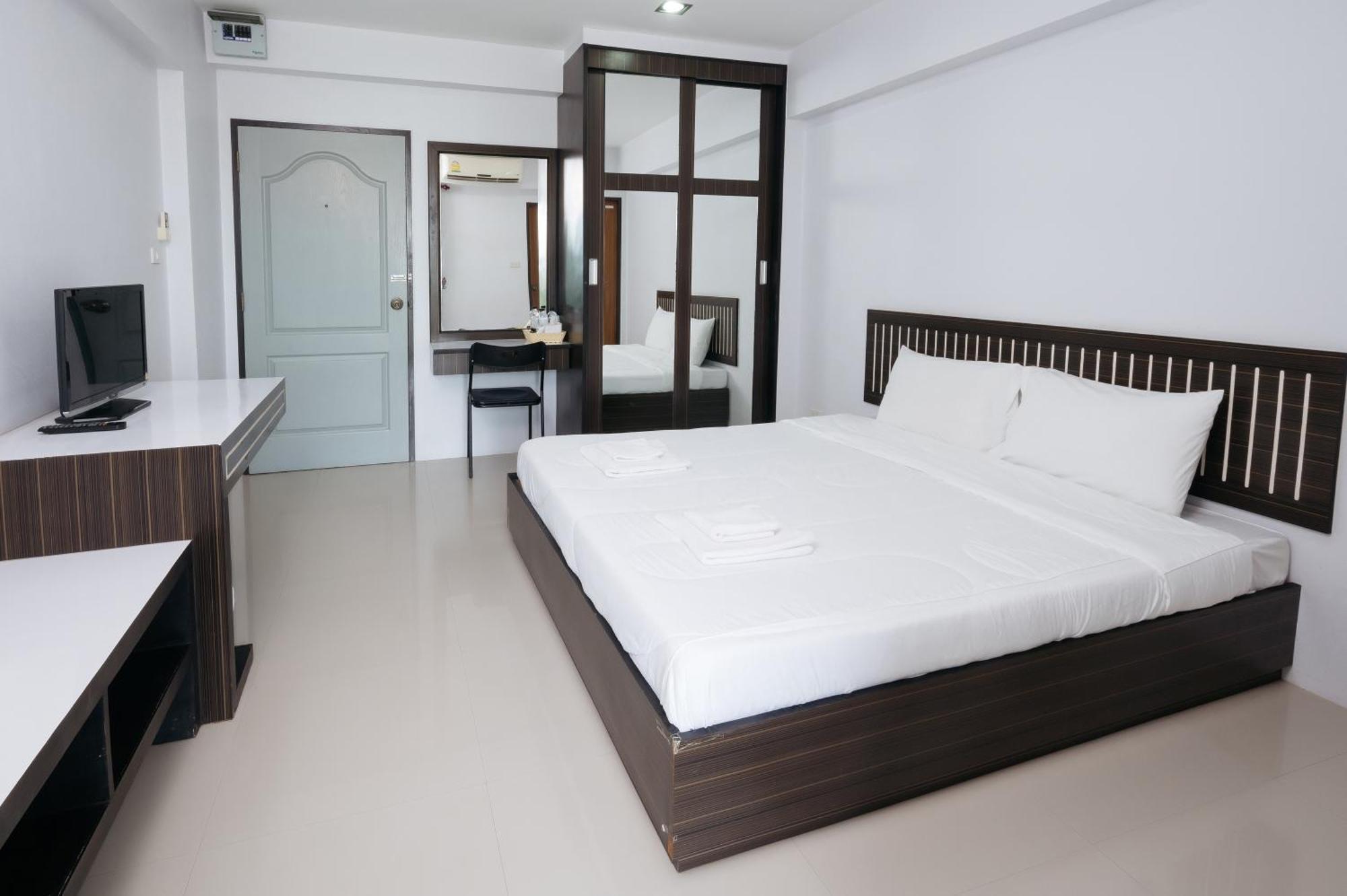 Creston Grand Hotel Suphan Buri Buitenkant foto