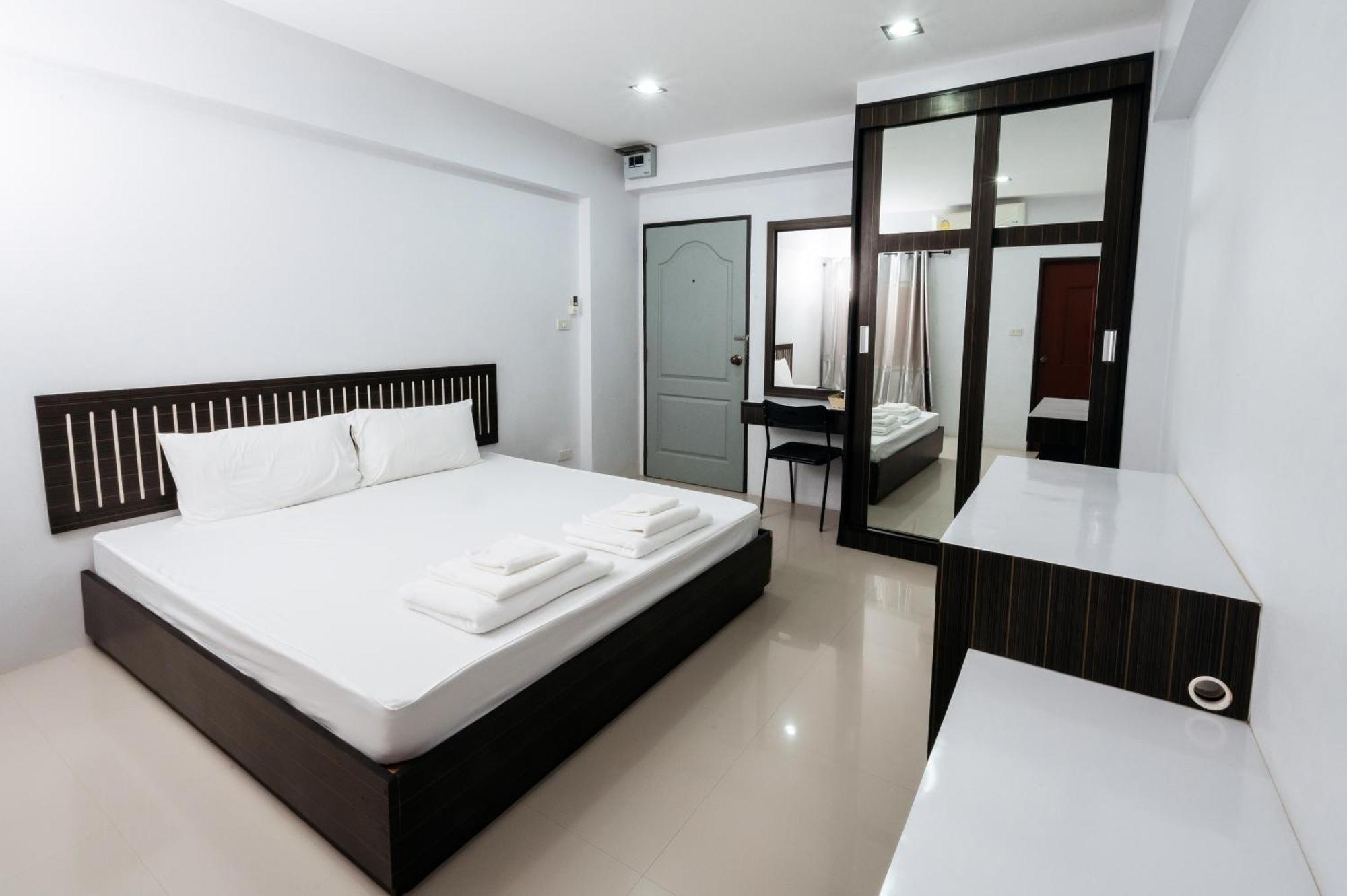 Creston Grand Hotel Suphan Buri Buitenkant foto