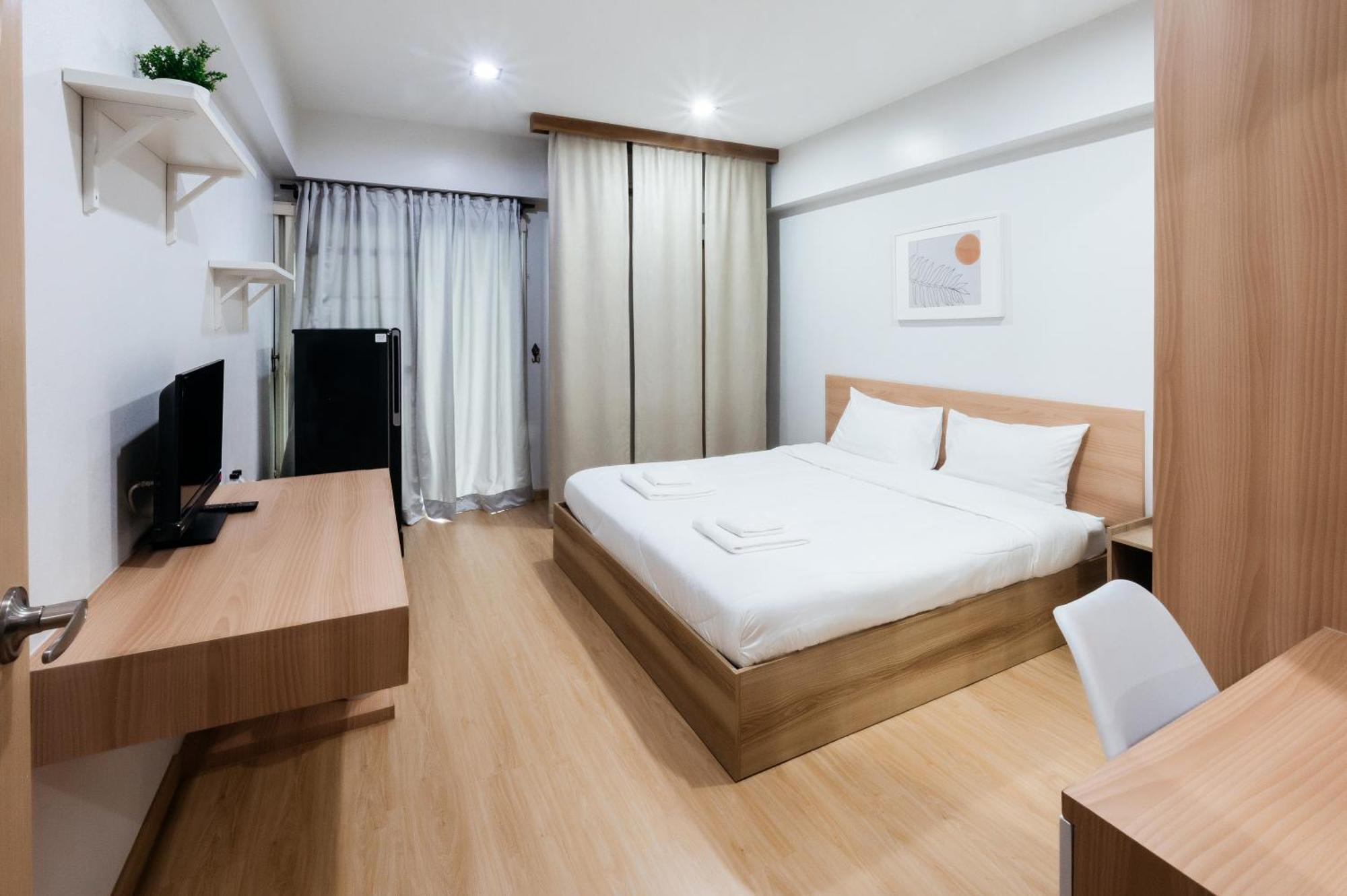 Creston Grand Hotel Suphan Buri Buitenkant foto