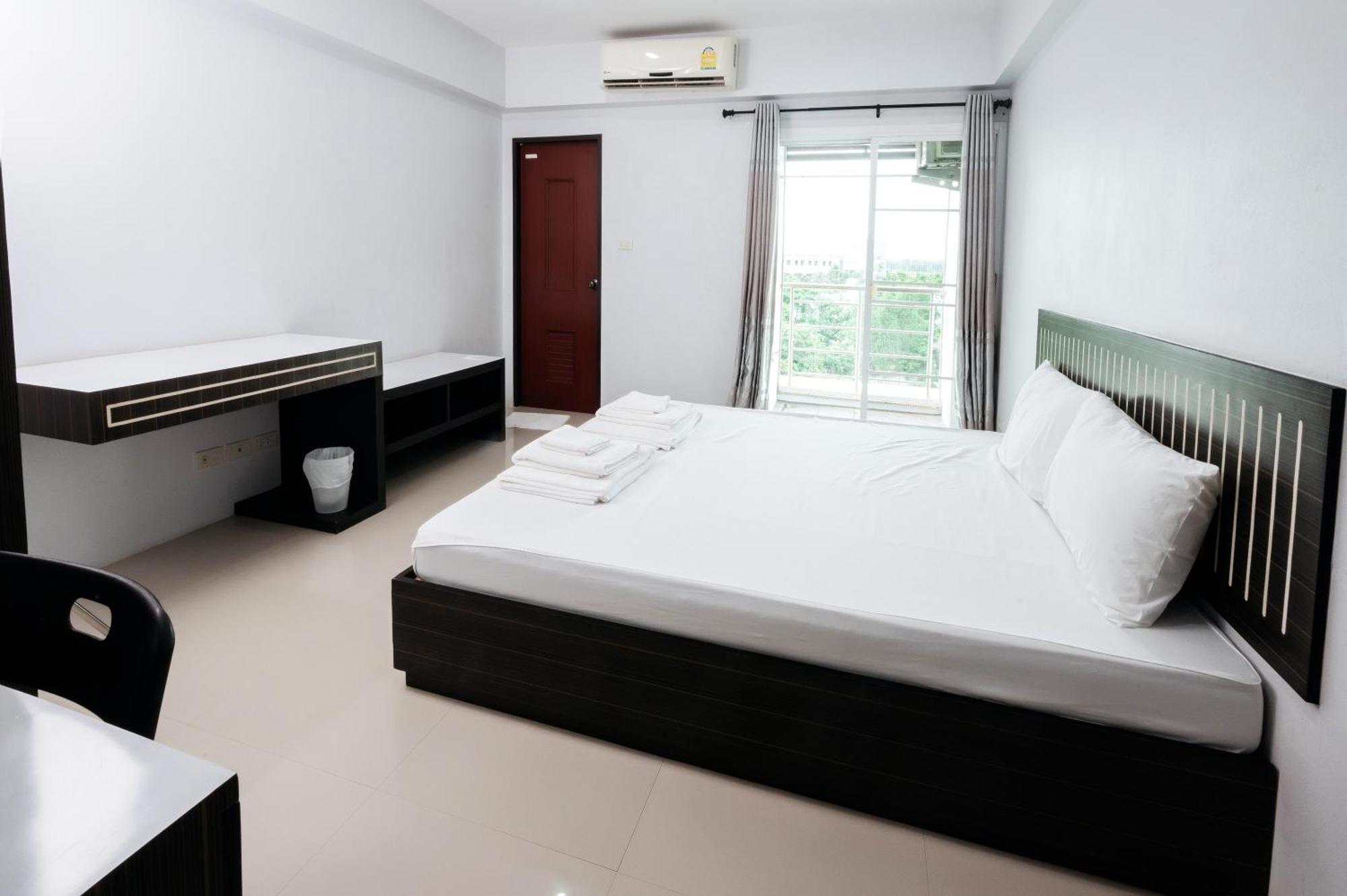 Creston Grand Hotel Suphan Buri Buitenkant foto